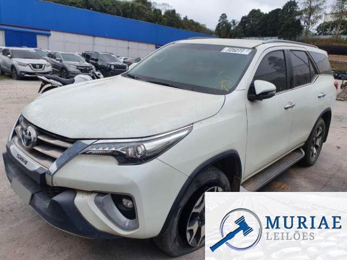 TOYOTA HILUX SW4 19/19
