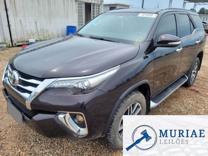 TOYOTA HILUX SW4 16/17