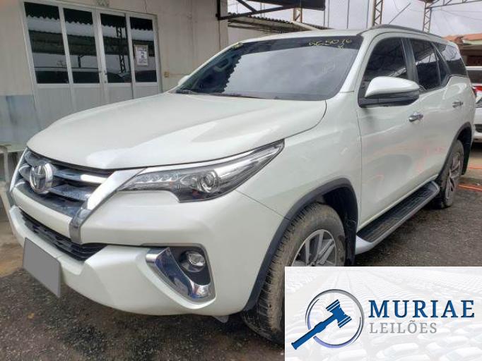 TOYOTA HILUX SW4 19/19