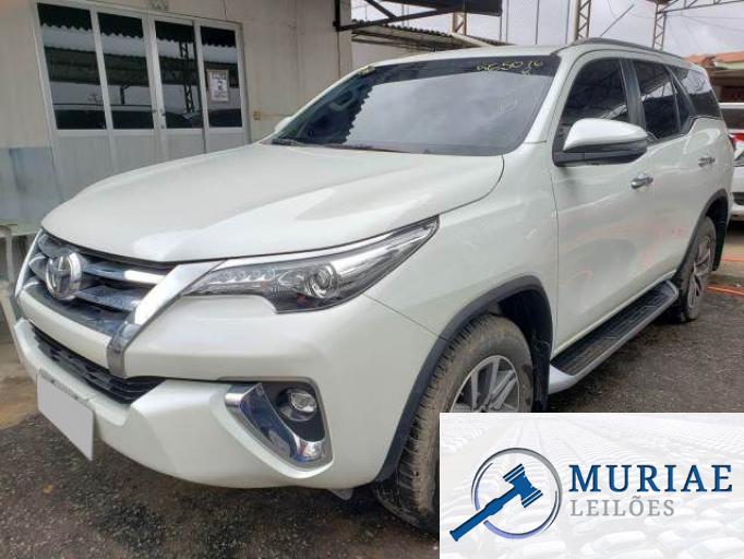 TOYOTA HILUX SW4 19/19